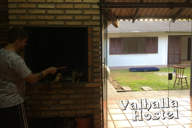 Churrasqueira do Valhalla Hostel em Floripa